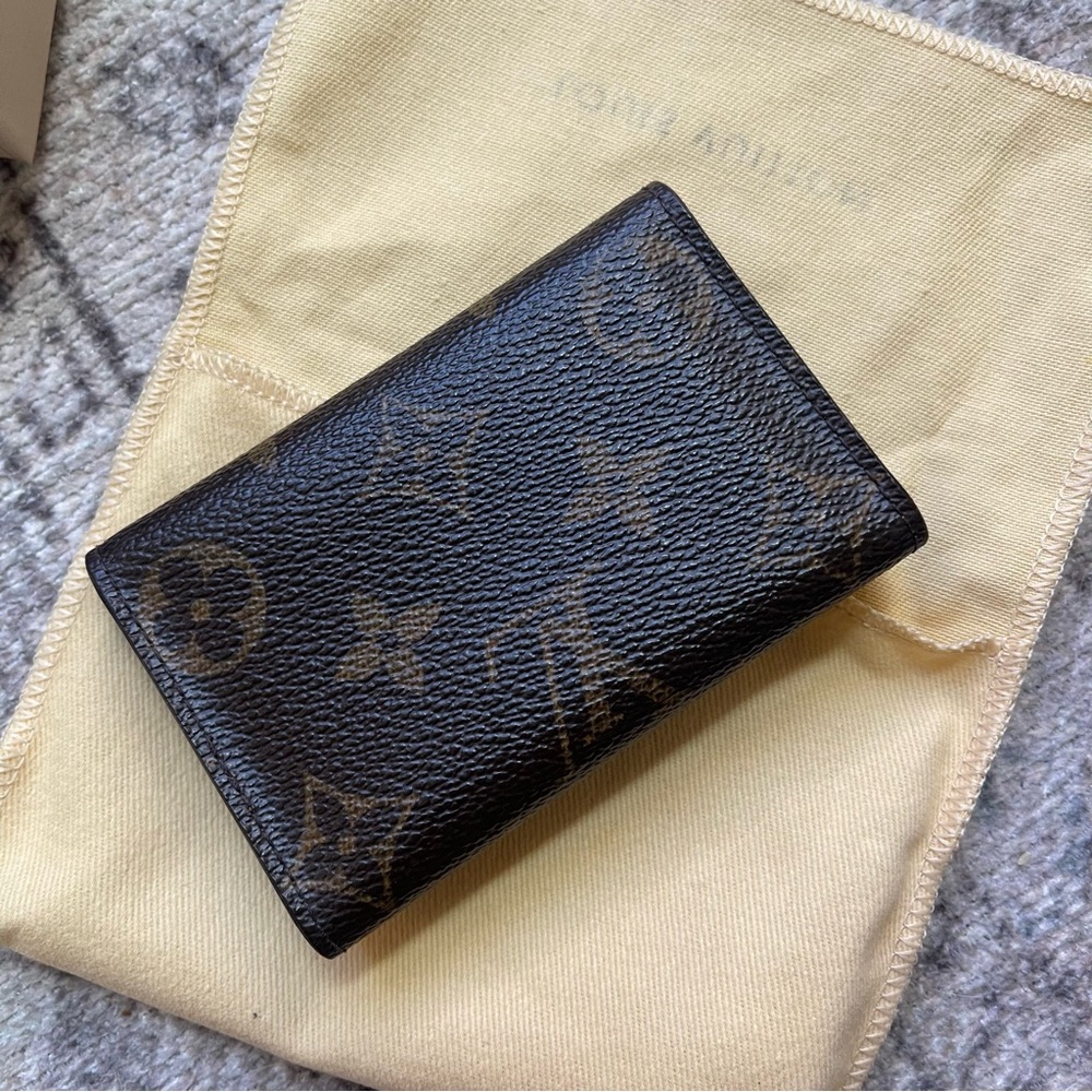 Authentic Louis Vuitton 6 Key Holder - Purchased from Louis Vuitton - Picture 5 of 16